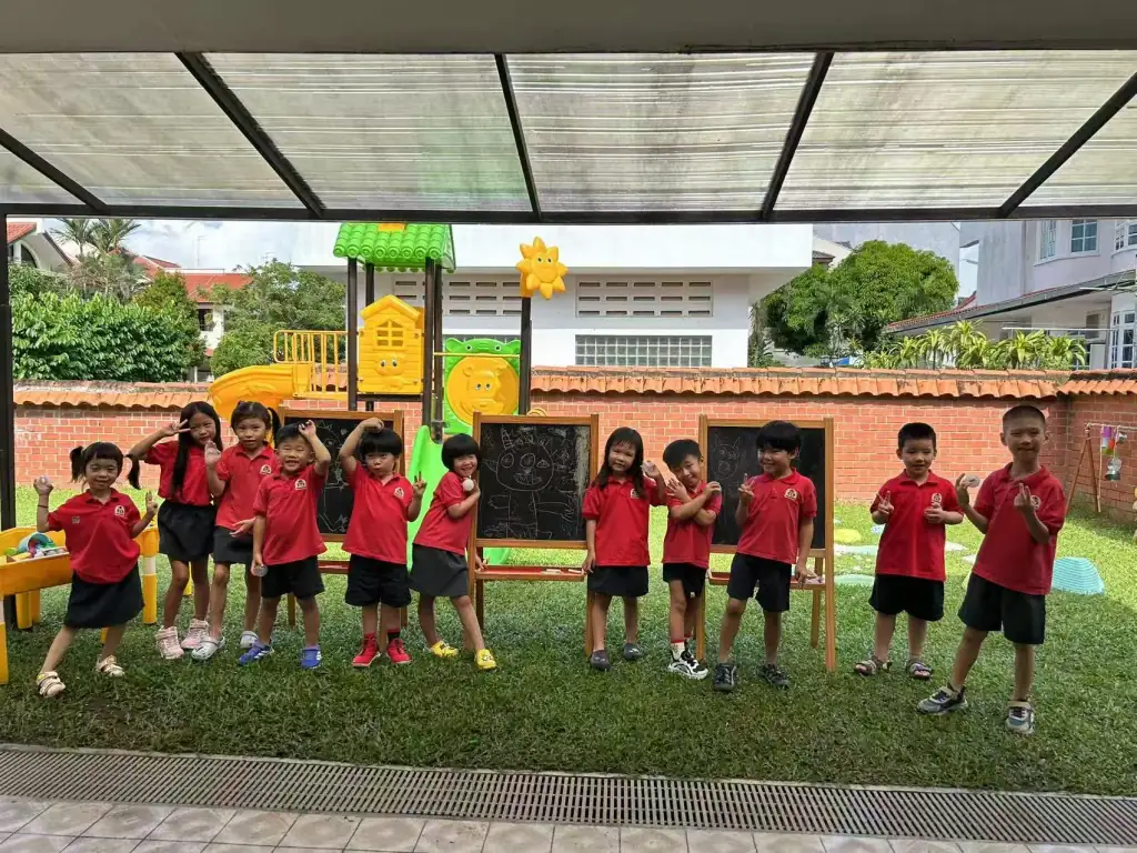 Children doing creative arts and crafts at MapleBear Jurong West preschool