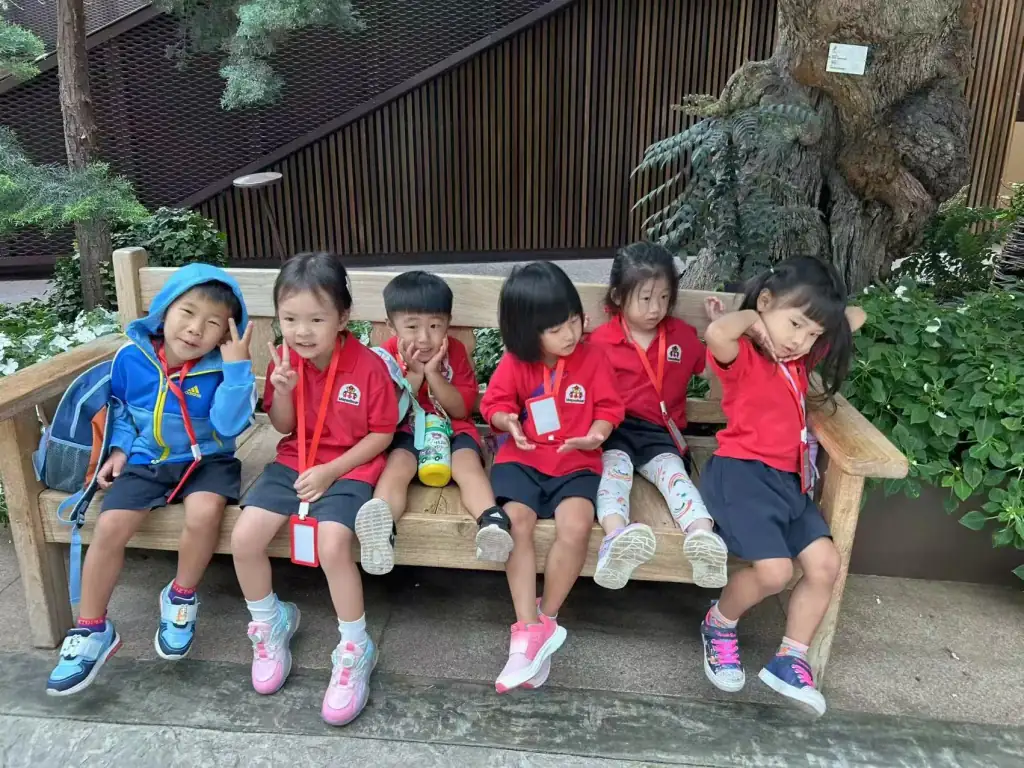 MapleBear Jurong West preschoolers on an educational field trip exploring nature