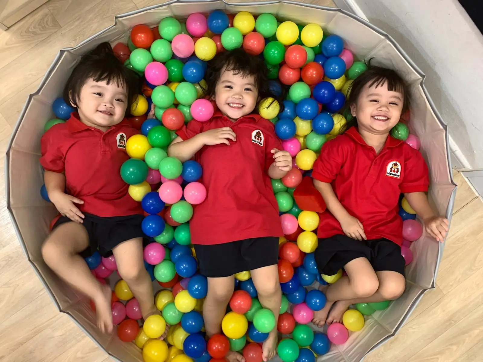 枫叶小熊裕廊西校园外观